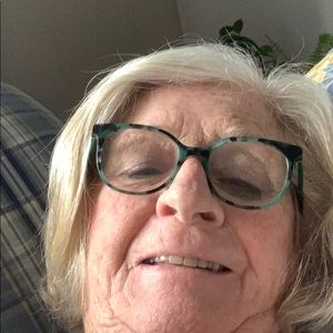 Meet your Posher, Carolyn